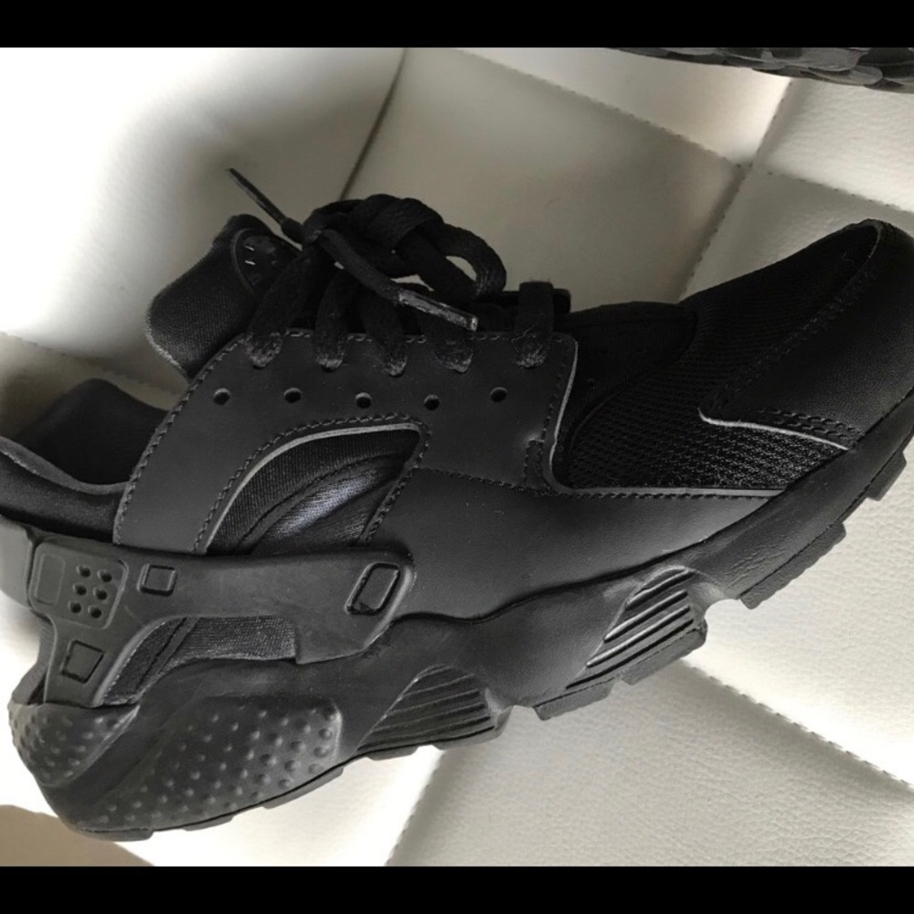 Black Huaraches